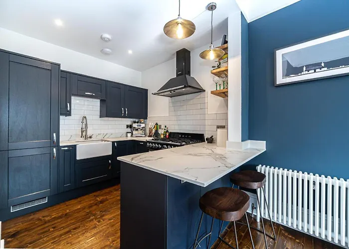 Montgomery Large 2 Bedroom Flat - 5 Mins Walk To City Centre
