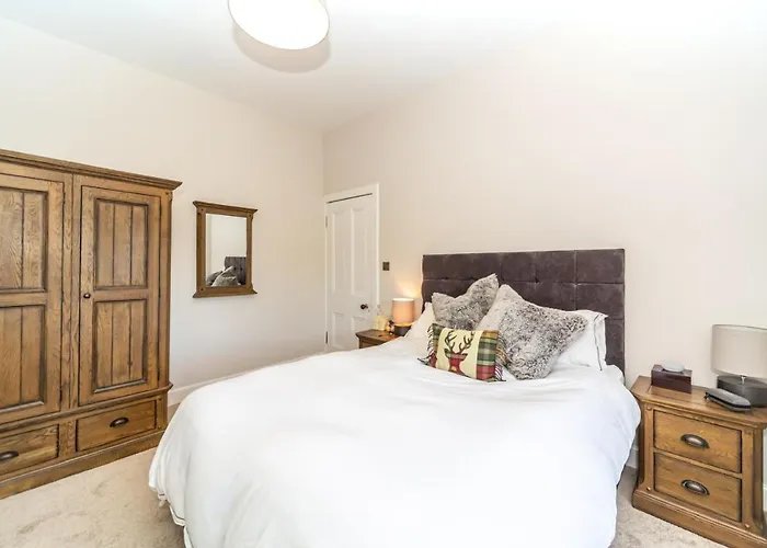Montgomery Large 2 Bedroom Flat - 5 Mins Walk To City Centre